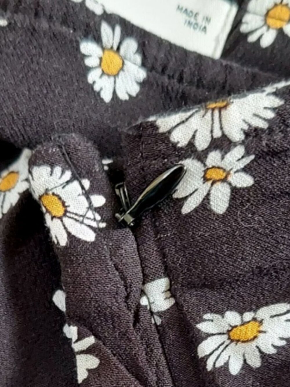 SKIRT BLACK & WHITE yellow Size SMALL flower DAISY ULTRA high rise HOLLISTER